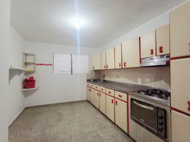Apartamento de 6 alcobas en venta en Laureles, Medellín, 140 m² · foto 6 de 20