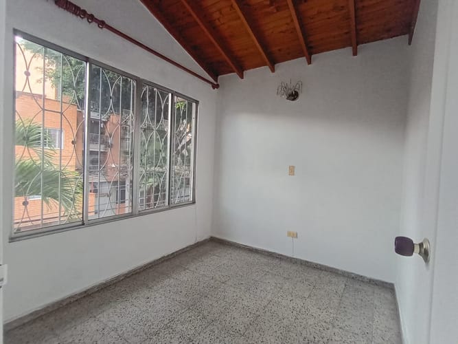 Apartamento de 6 alcobas en venta en Laureles, Medellín, 140 m² · foto 13 de 20
