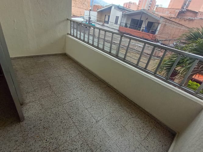 Apartamento de 6 alcobas en venta en Laureles, Medellín, 140 m² · foto 4 de 20