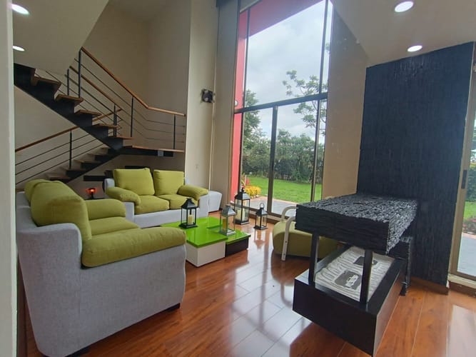 Casa de 3 alcobas en arriendo en Cota, 299 m² · foto 3 de 24