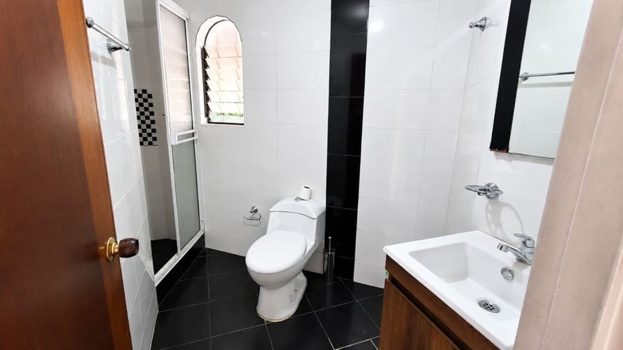 Casa de 3 alcobas en venta en Ricaurte, 158 m² · foto 10 de 17