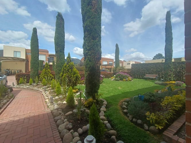 Casa de 3 alcobas en arriendo en Cota, 299 m² · foto 16 de 24