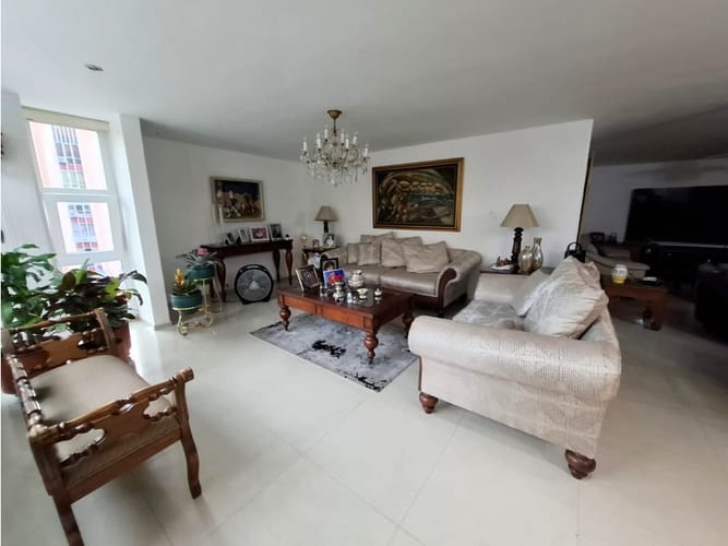 Apartamento de 4 alcobas en venta en Granada, Cali, 214 m² · foto 2 de 24