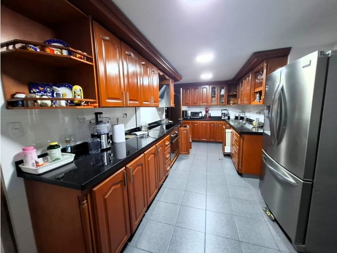 Apartamento de 4 alcobas en venta en Granada, Cali, 214 m² · foto 17 de 24