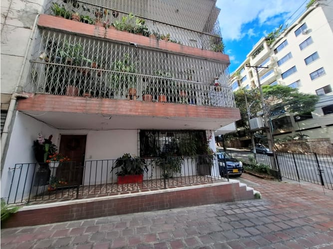 Apartamento en venta en Aguacatal, Cali · foto 2 de 14