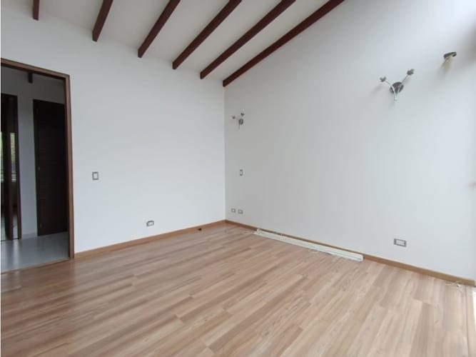 Casa de 5 alcobas en venta en Loma Del Escobero, Envigado, 400 m² · foto 13 de 19