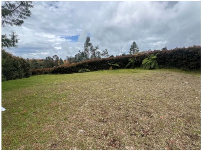 Lote en venta en Loma Del Escobero, Envigado, 1200 m² · foto 2 de 3