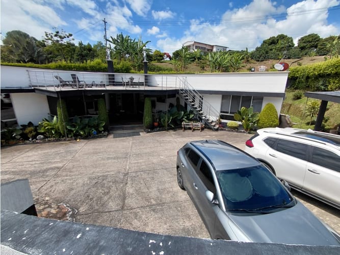 Casa de 4 alcobas en venta en Pueblito Cafetero, Pereira, 477 m² · foto 2 de 24