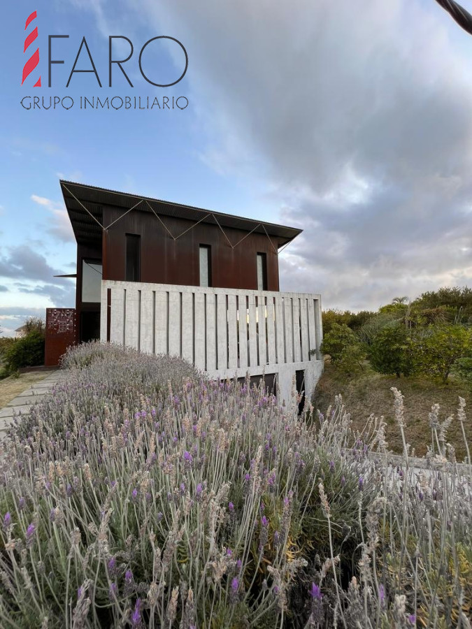 Casa en alquiler en Punta Piedras