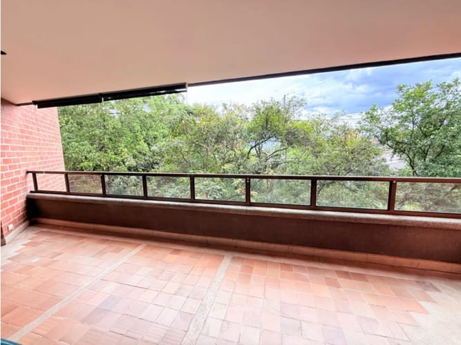 Apartamento de 3 alcobas en venta en El Poblado, Medellín, 160 m² · foto 2 de 12