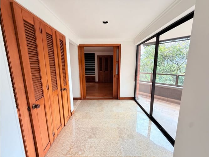 Apartamento de 3 alcobas en venta en El Poblado, Medellín, 160 m² · foto 8 de 12
