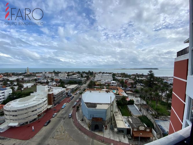 Piso alto con vista franca a playa mansa