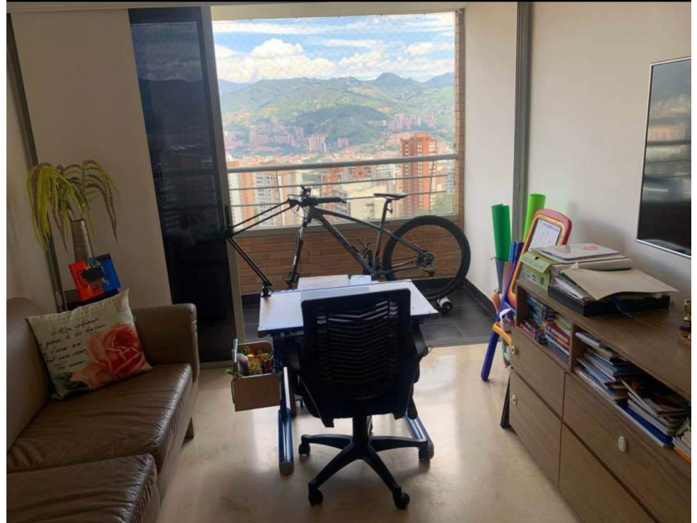 Apartamento en arriendo en Loma De Los Gonzalez, Medellín · foto 5 de 13