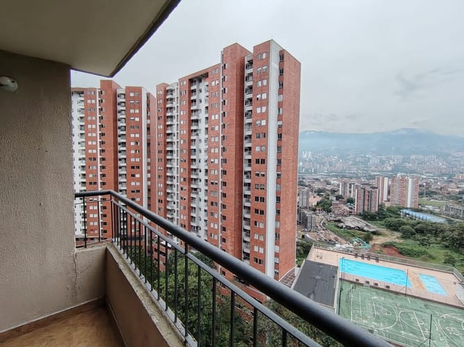 Apartamento de 3 alcobas en arriendo en Rodeo Alto, Medellín, 65 m² · foto 6 de 21