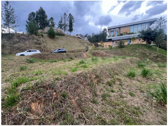 Lote en venta en Loma Del Escobero, Envigado, 1500 m² · foto 2 de 4
