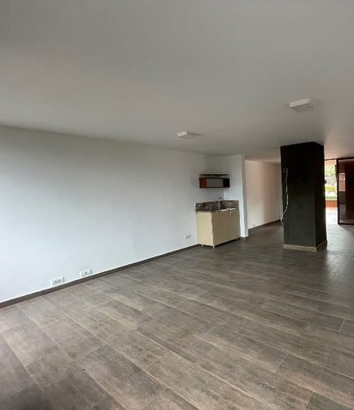 Local en arriendo en El Portal, Envigado, 45 m² · foto 2 de 9