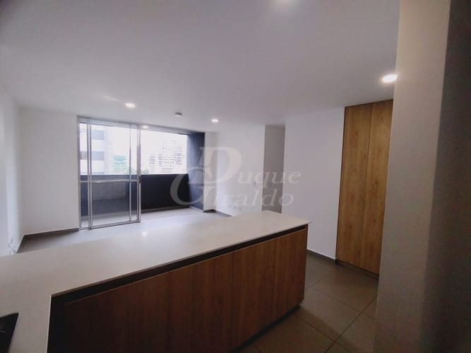 Apartamento de 3 alcobas en arriendo en El Poblado, Medellín, 72 m² · foto 2 de 22