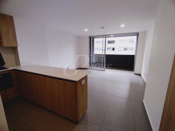 Apartamento de 3 alcobas en arriendo en El Poblado, Medellín, 72 m² · foto 3 de 22
