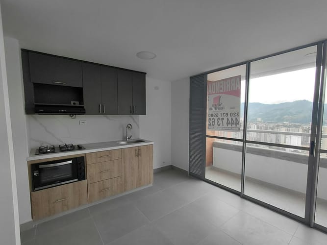 Apartamento de 2 alcobas en arriendo en Loma De San Jose, Sabaneta, 55 m² · foto 2 de 22