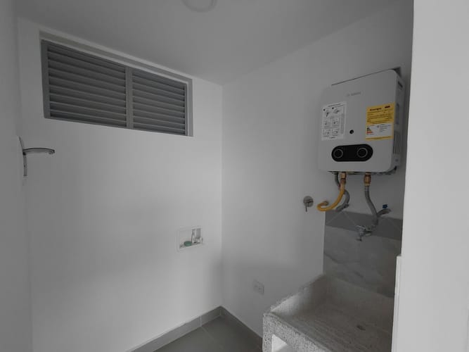 Apartamento de 2 alcobas en arriendo en Loma De San Jose, Sabaneta, 55 m² · foto 21 de 22