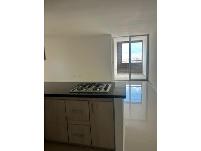Apartamento de 3 alcobas en arriendo en Cabañitas, Medellín, 82 m² · foto 2 de 16