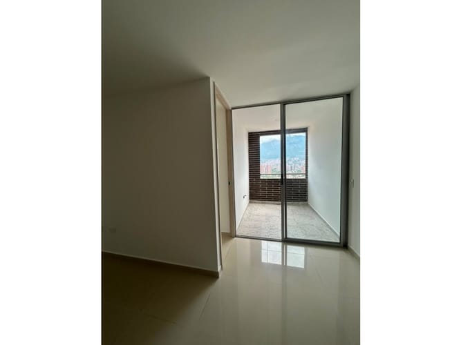 Apartamento de 3 alcobas en arriendo en Cabañitas, Medellín, 82 m² · foto 4 de 16