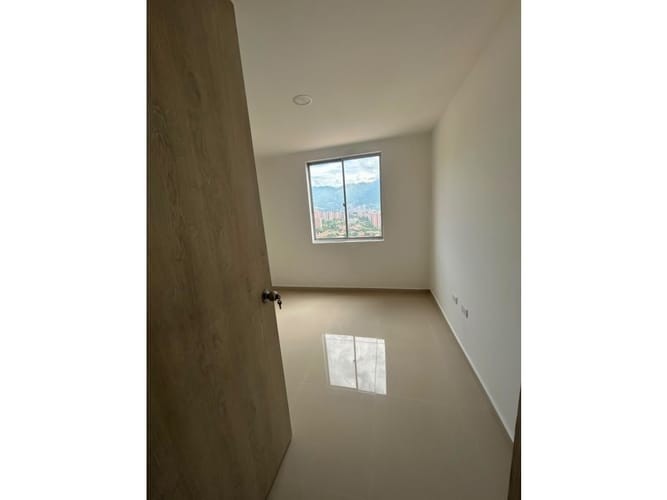 Apartamento de 3 alcobas en arriendo en Cabañitas, Medellín, 82 m² · foto 8 de 16
