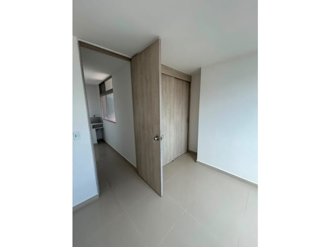 Apartamento de 3 alcobas en arriendo en Cabañitas, Medellín, 82 m² · foto 10 de 16