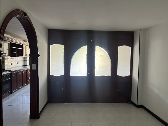 Casa de 4 alcobas en venta en El Limonar, Cali, 130 m² · foto 2 de 24