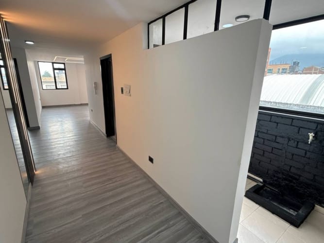 Apartamento de 3 alcobas en venta en Quinta Mutis, Bogotá, 104 m² · foto 2 de 24