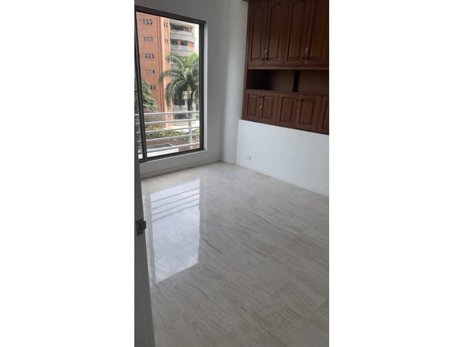 Apartamento de 3 alcobas en venta en Cali, 190 m² · foto 5 de 10