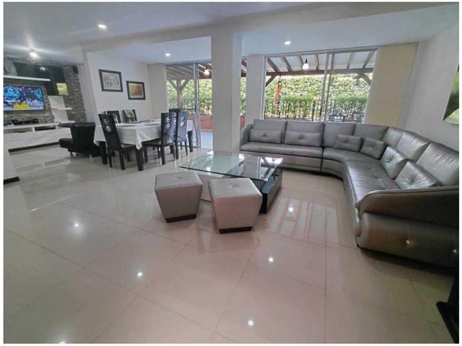 Casa de 4 alcobas en venta en San Vicente, Cali, 190 m² · foto 2 de 24