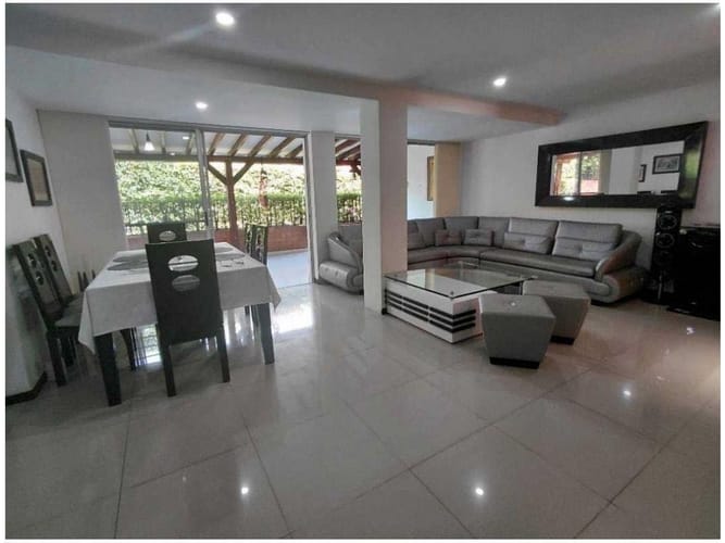 Casa de 4 alcobas en venta en San Vicente, Cali, 190 m² · foto 3 de 24