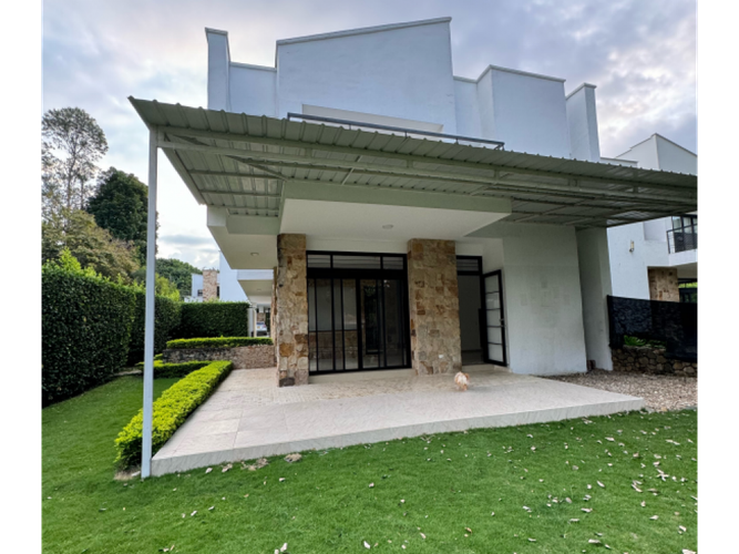 Casa de 4 alcobas en venta en La Castellana, Cali, 338 m² · foto 1 de 12