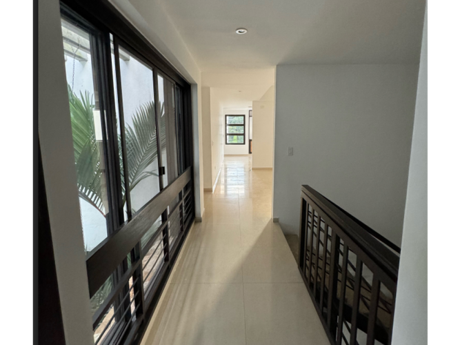 Casa de 4 alcobas en venta en La Castellana, Cali, 338 m² · foto 4 de 12