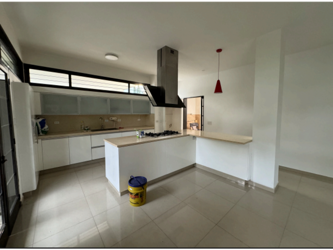 Casa de 4 alcobas en venta en La Castellana, Cali, 338 m² · foto 7 de 12