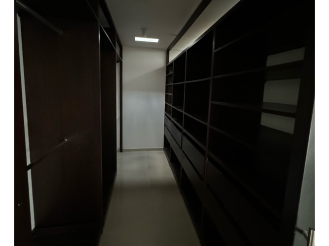 Casa de 4 alcobas en venta en La Castellana, Cali, 338 m² · foto 8 de 12