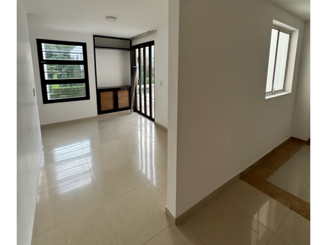 Casa de 4 alcobas en venta en La Castellana, Cali, 338 m² · foto 10 de 12