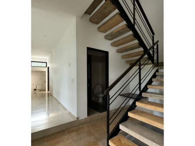 Casa de 4 alcobas en venta en La Castellana, Cali, 338 m² · foto 11 de 12