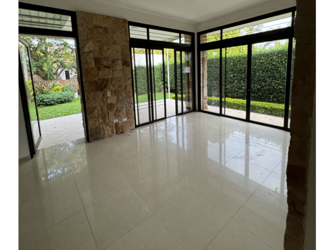 Casa de 4 alcobas en venta en La Castellana, Cali, 338 m² · foto 12 de 12
