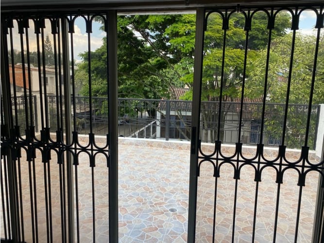Casa de 8 alcobas en venta en Ciudad 2000, Cali, 360 m² · foto 3 de 24