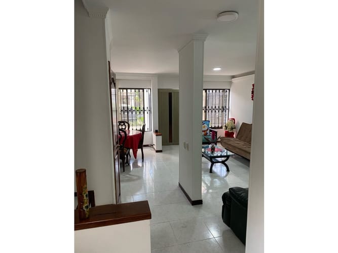 Casa de 8 alcobas en venta en Ciudad 2000, Cali, 360 m² · foto 6 de 24