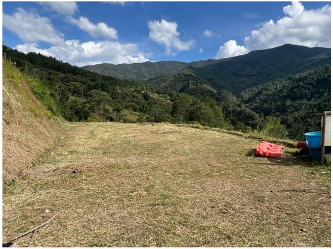Lote en venta en El Salado, Envigado, 1958 m² · foto 2 de 5