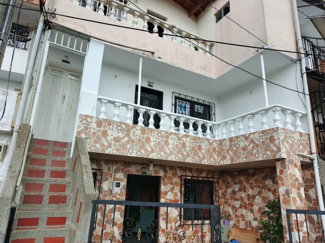 Casa de 3 alcobas en arriendo en Caicedo, Medellín, 110 m² · foto 2 de 18