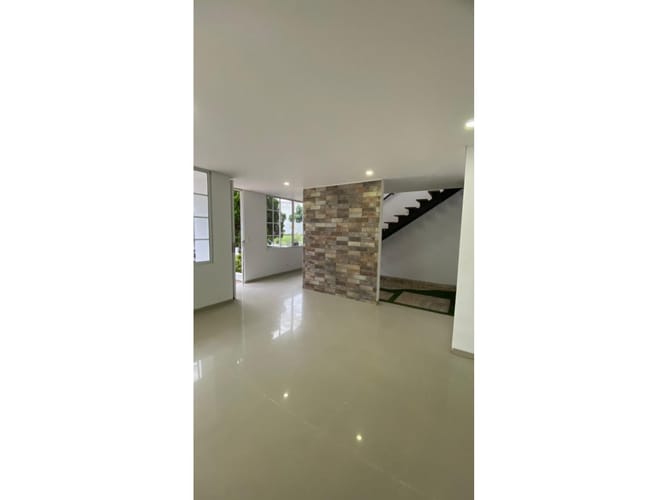 Casa de 5 alcobas en venta en Quintas De Bolivar, Jamundí, 250 m² · foto 2 de 4