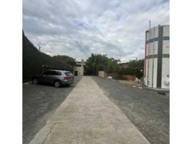 Local en venta en Ciudad Jardin, Cali, 1919 m² · foto 16 de 18