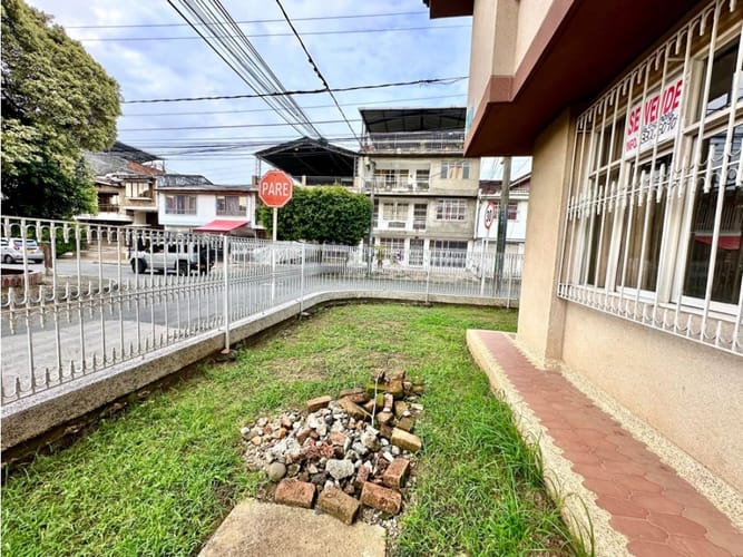 Casa de 5 alcobas en venta en Departamental, Cali, 207 m² · foto 2 de 17