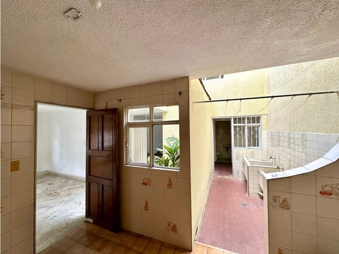 Casa de 5 alcobas en venta en Departamental, Cali, 207 m² · foto 5 de 17