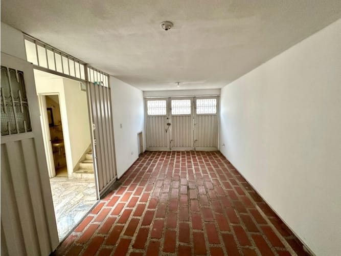 Casa de 5 alcobas en venta en Departamental, Cali, 207 m² · foto 7 de 17