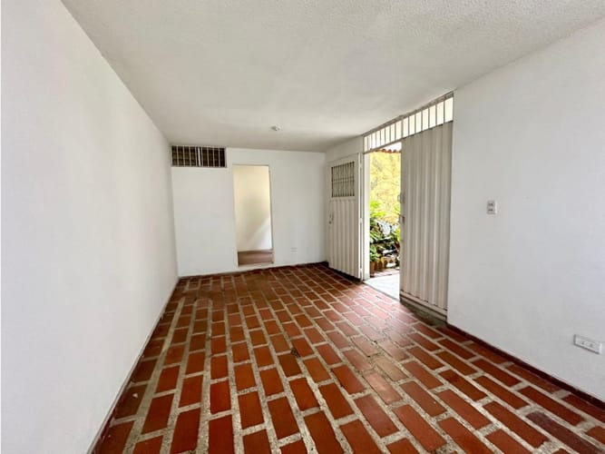 Casa de 5 alcobas en venta en Departamental, Cali, 207 m² · foto 8 de 17